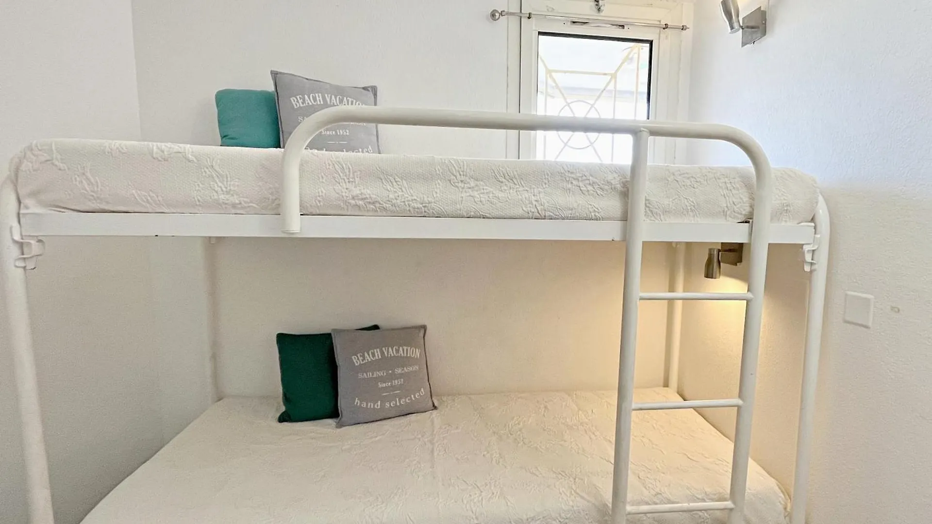 Appartement 6 Personnes Vue Mer Baie De Cannes - Antibes Theoule-sur-Mer 0*,  France